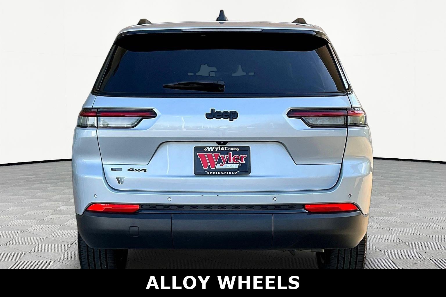 Used 2023 Jeep Grand Cherokee L Laredo AWD/4WD image 5