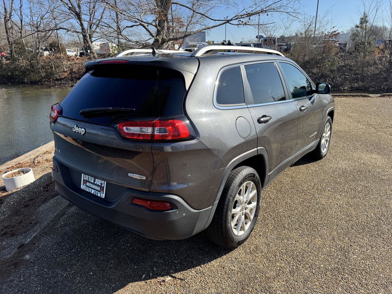 Used 2016 Jeep Cherokee Latitude w/ Cold Weather Group image 5