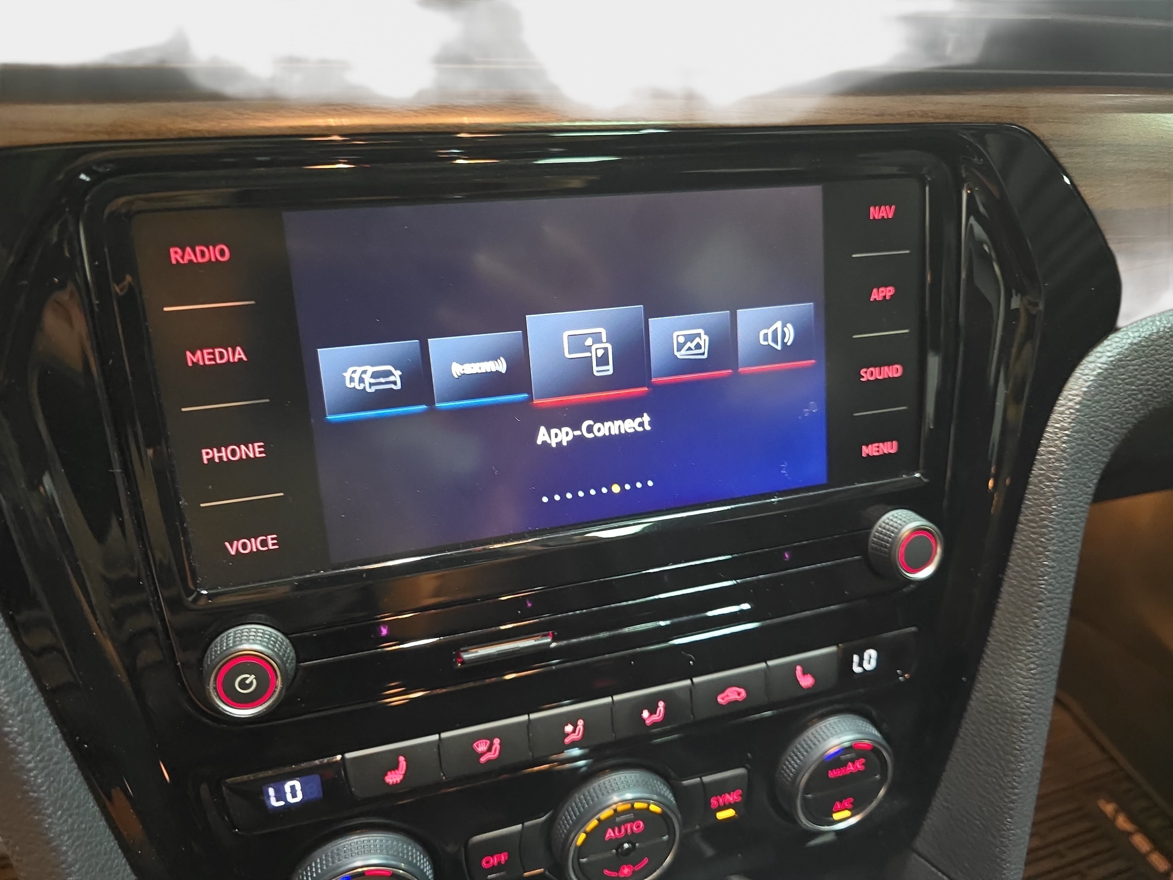 Used 2020 Volkswagen Passat 2.0T SEL FWD image 18