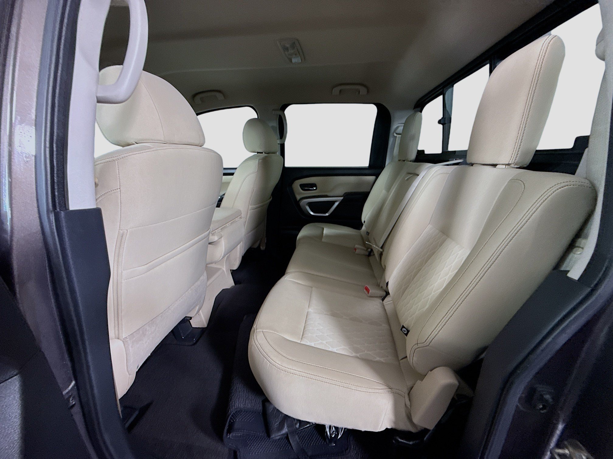 Used 2017 Nissan Titan SV RWD image 23