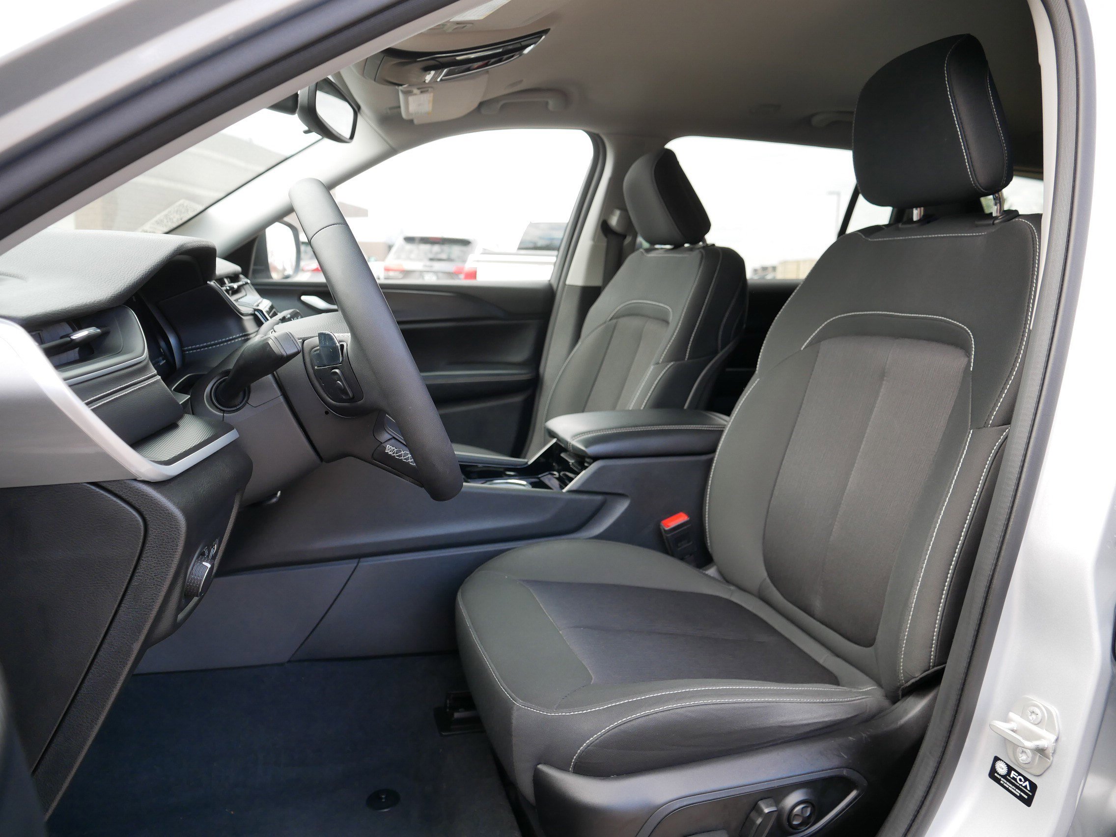 Used 2023 Jeep Grand Cherokee L Laredo image 33