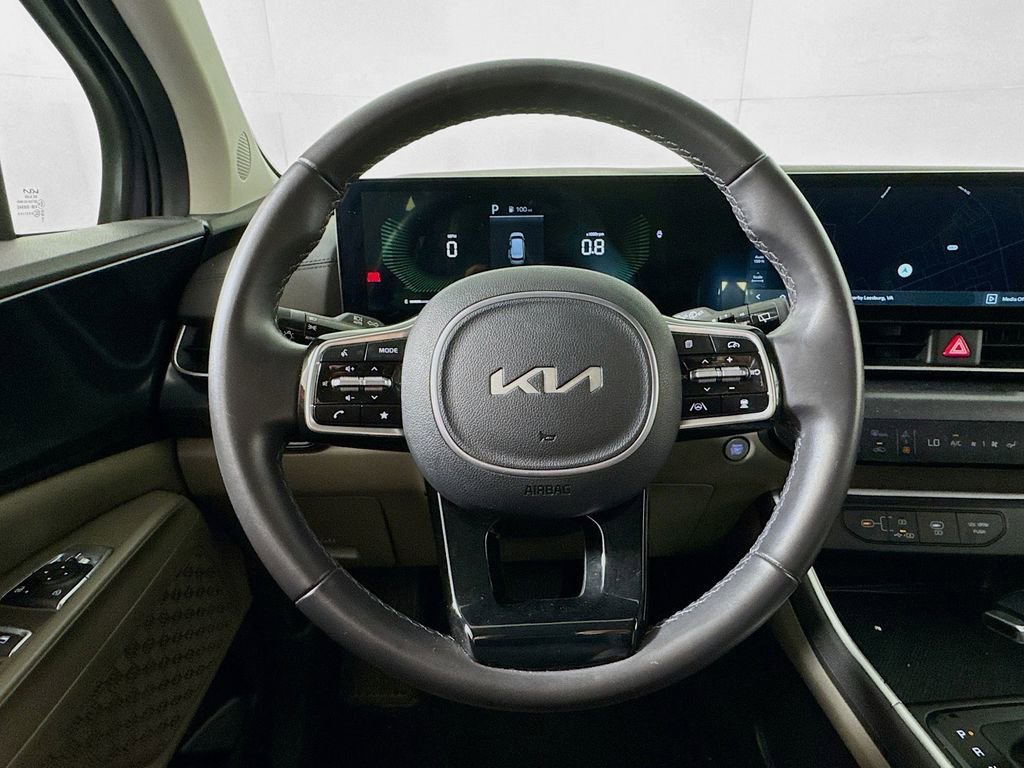 Used 2025 Kia Carnival FWD image 11