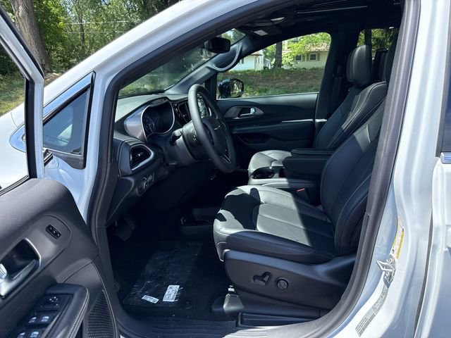 New 2026 Chrysler Pacifica Select FWD image 6
