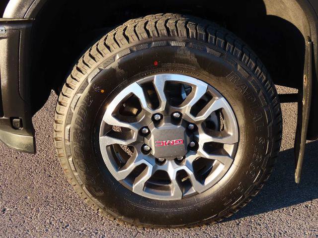 Used 2024 GMC Sierra 2500 AT4 image 14