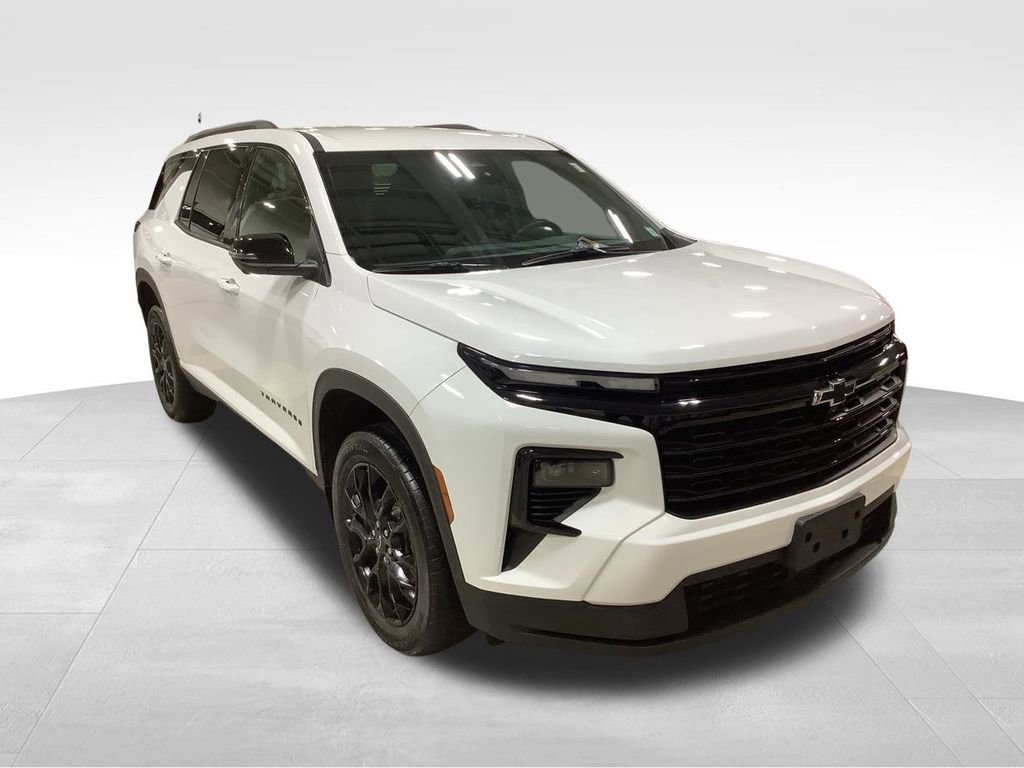 Used 2024 Chevrolet Traverse LT w/ Midnight/Sport Edition image 3