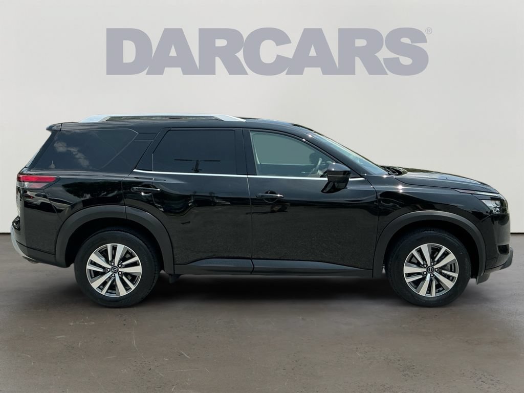 Used 2025 Nissan Pathfinder SL AWD/4WD image 8