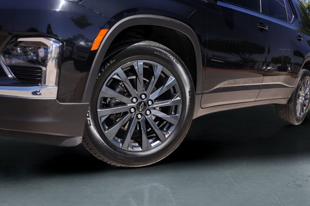 Used 2023 Chevrolet Traverse RS FWD image 4