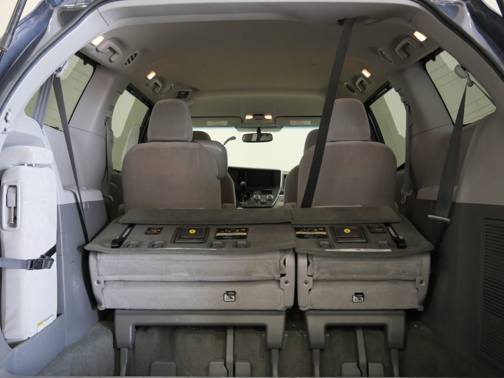 Used 2017 Toyota Sienna LE FWD image 26