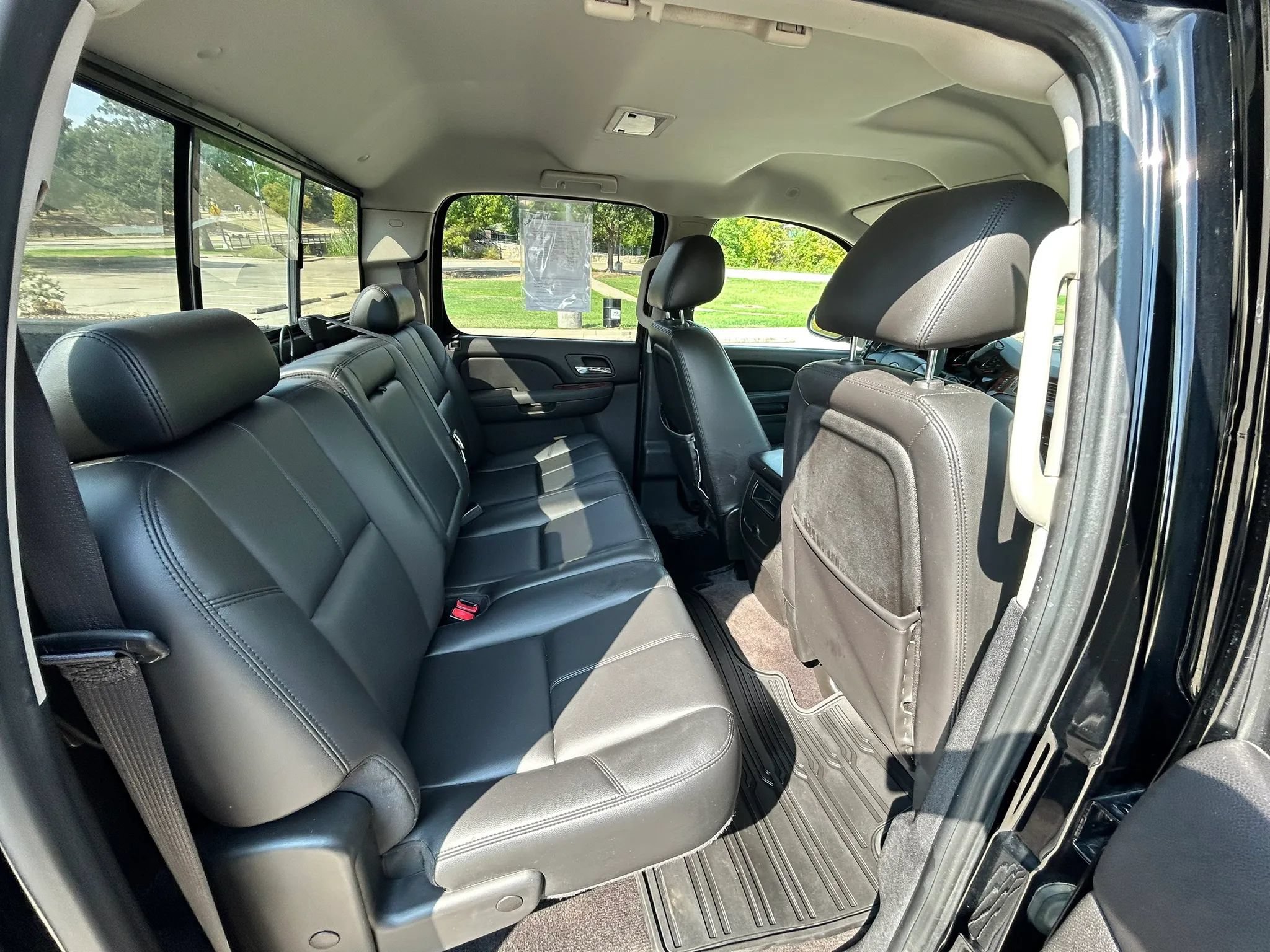 Used 2010 Chevrolet Silverado 1500 LTZ w/ Convenience Package RWD image 13