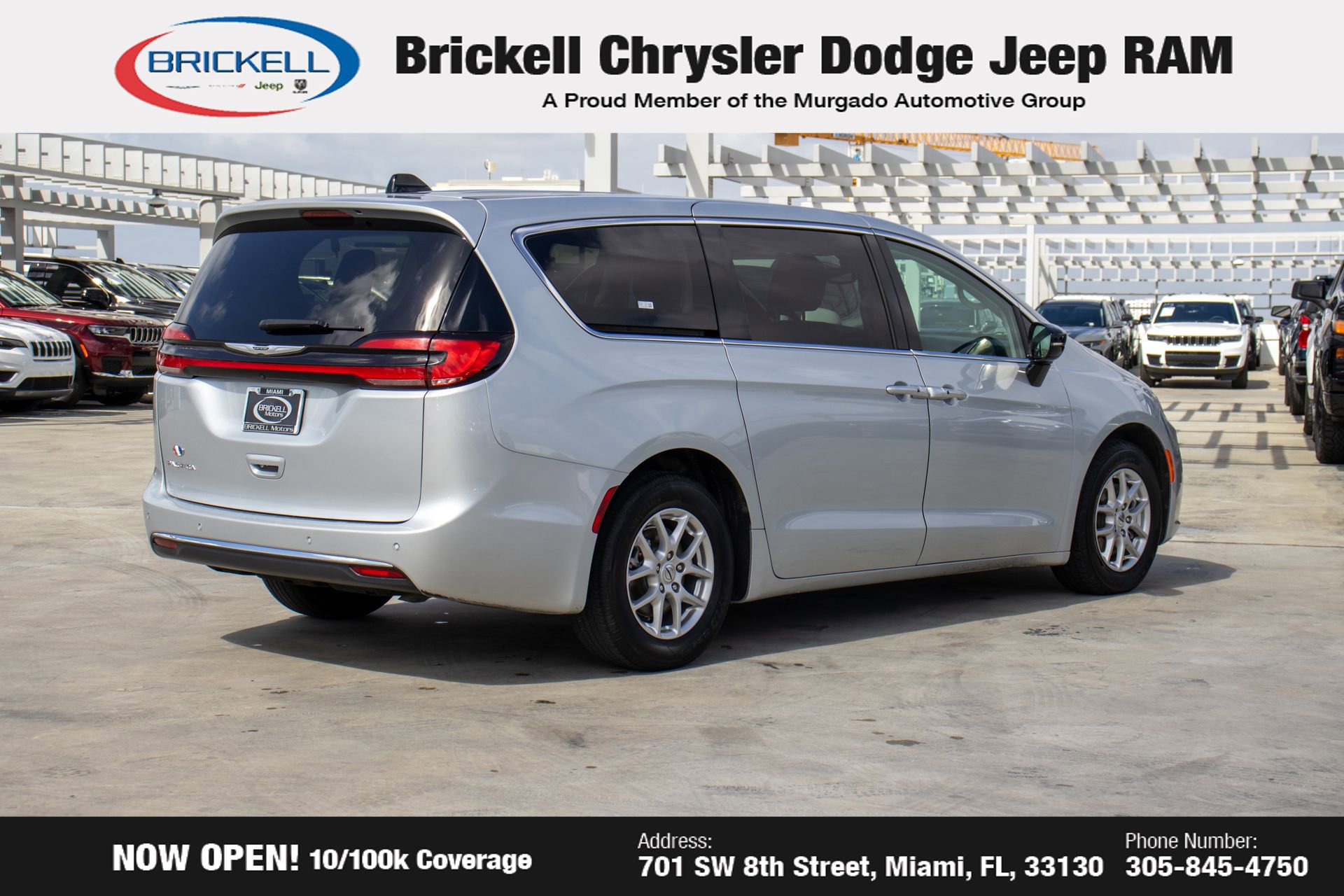 Used 2024 Chrysler Pacifica Touring-L image 5