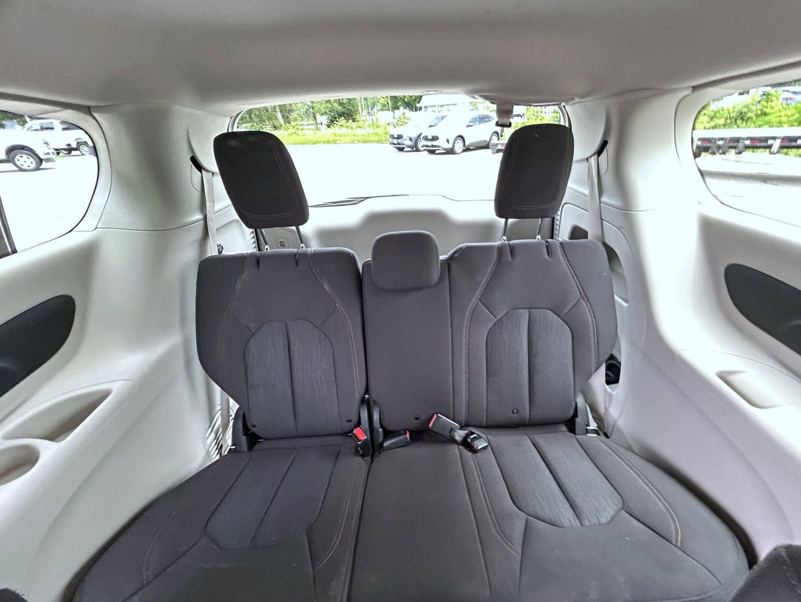 Used 2019 Chrysler Pacifica Touring Plus w/ Tire & Wheel Group FWD image 19