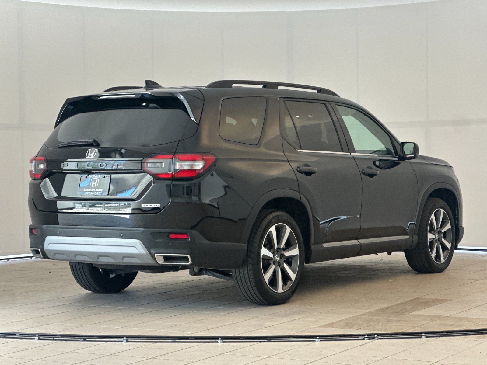 Used 2025 Honda Pilot Touring image 6