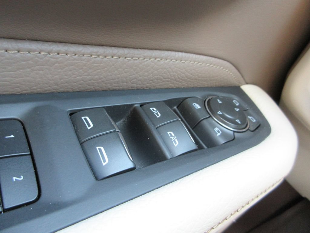 Used 2023 GMC Yukon XL Denali AWD/4WD image 35