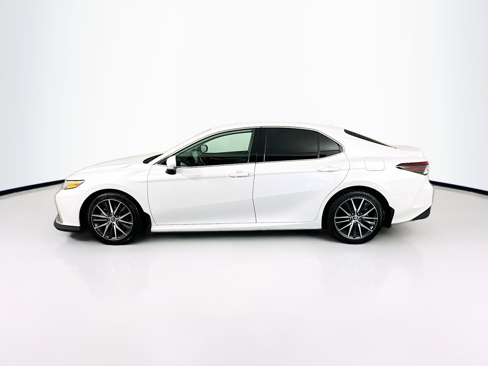 Used 2023 Toyota Camry XLE image 4
