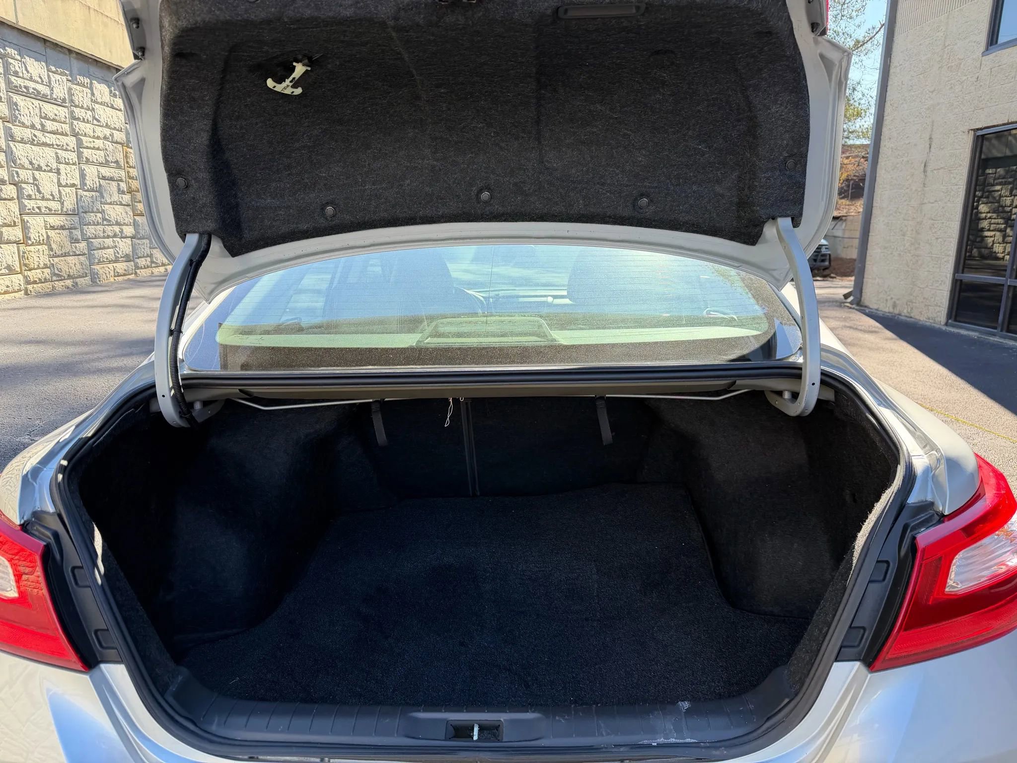 Used 2016 Nissan Altima 2.5 SV FWD image 35