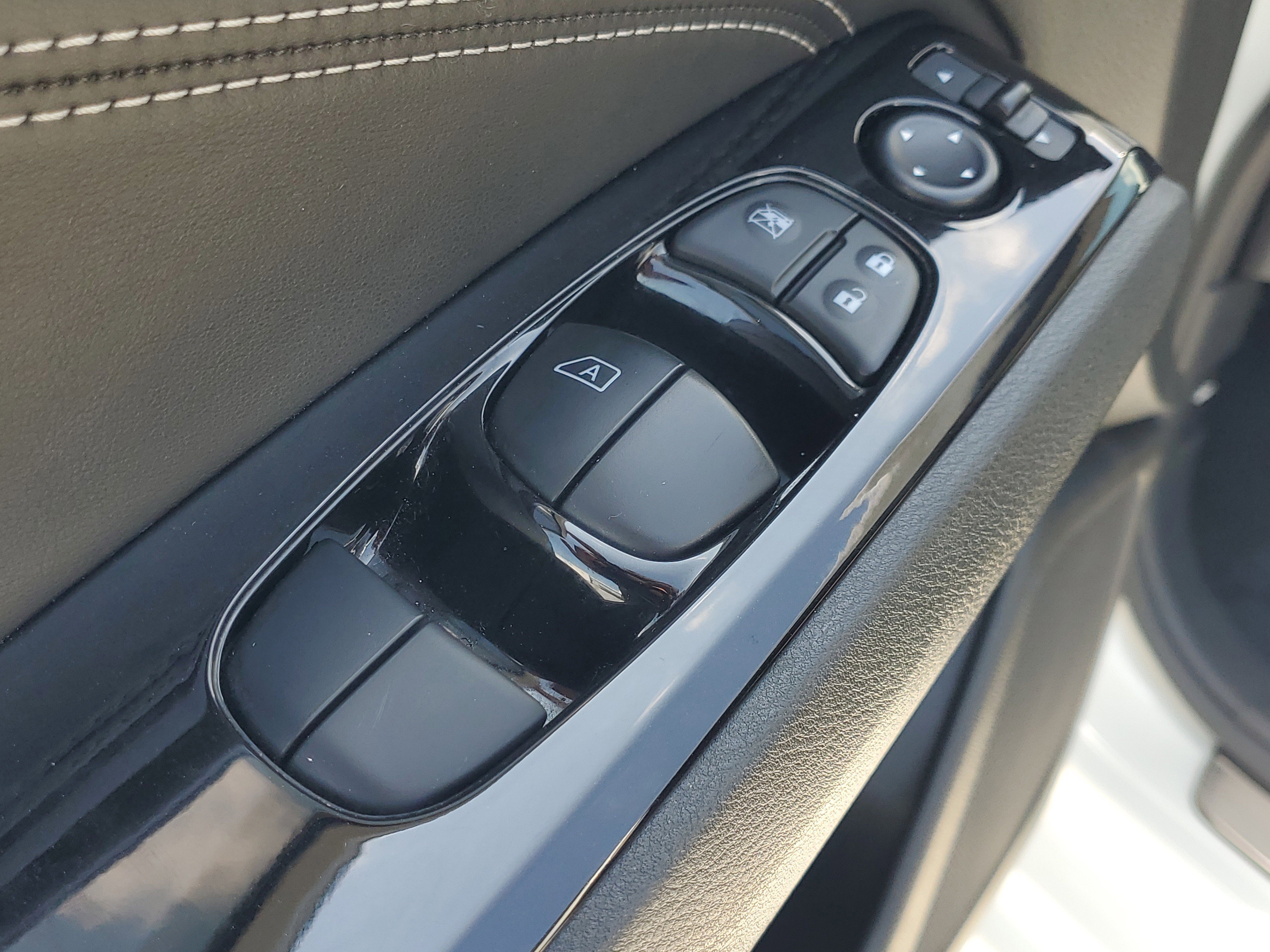 Used 2023 Nissan Altima 2.5 SL FWD image 19
