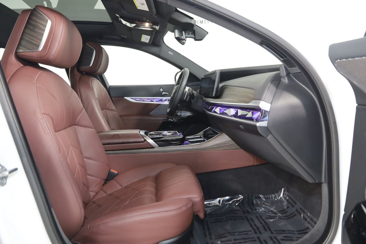 Used 2025 BMW 760i xDrive AWD/4WD image 15