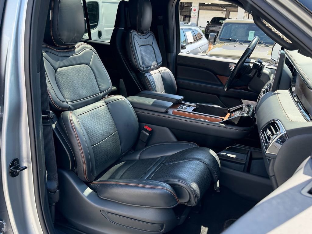 Certified 2024 Lincoln Navigator Black Label AWD/4WD image 17