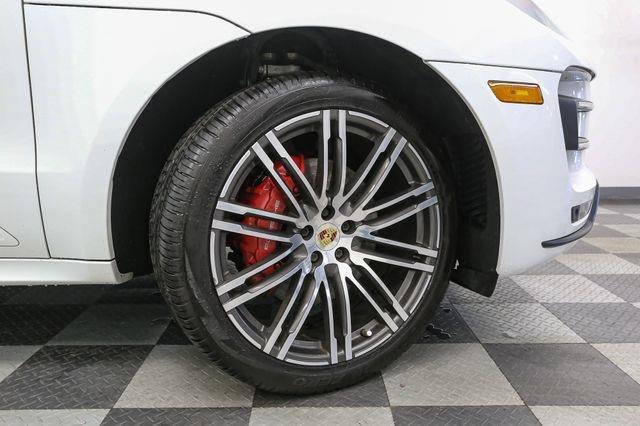 Used 2018 Porsche Macan Turbo image 16
