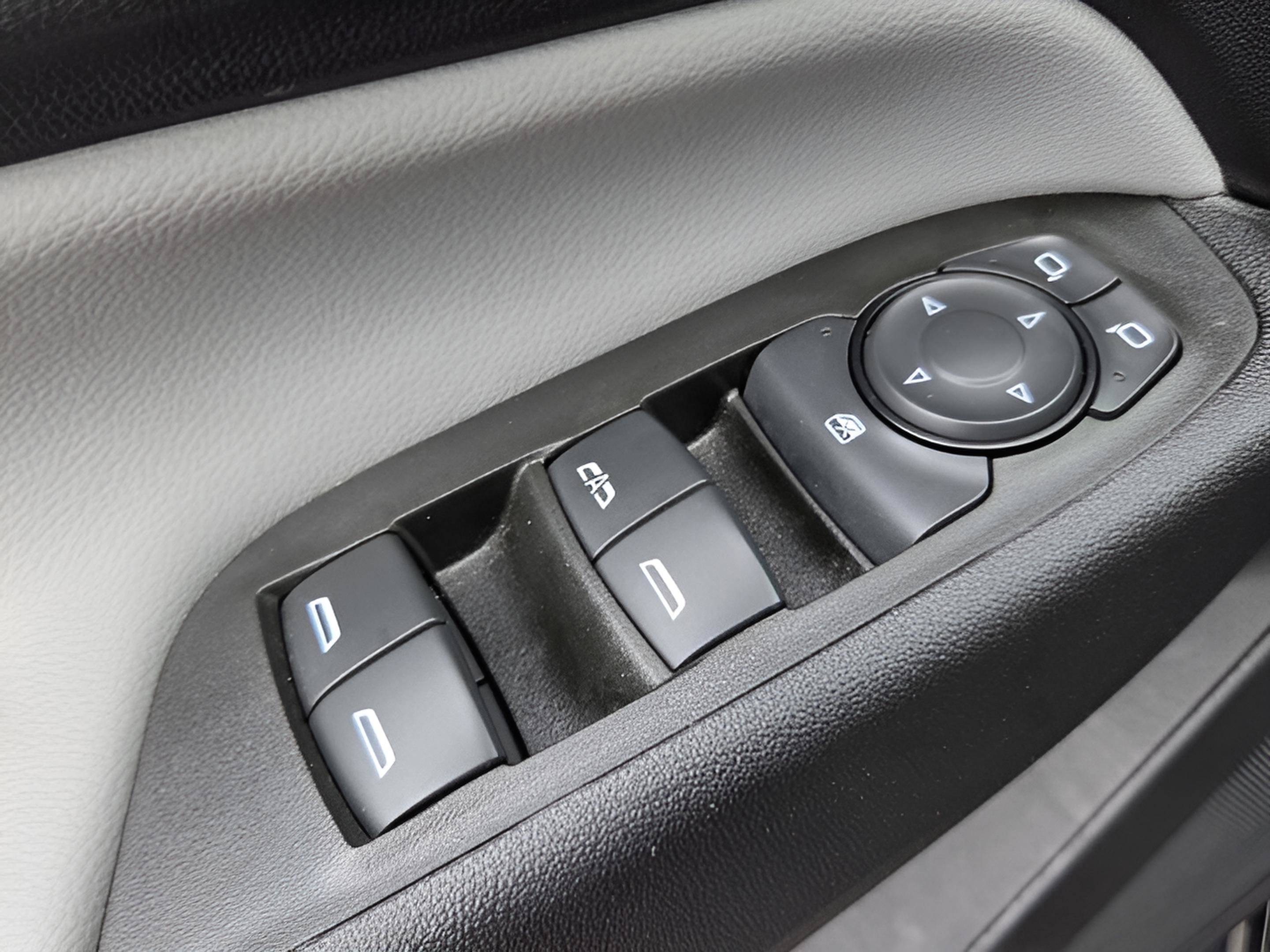 Used 2024 Chevrolet Equinox LS w/ Midnight Edition FWD image 29