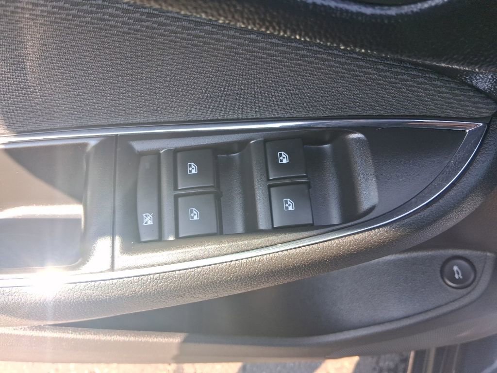 Used 2018 Chevrolet Cruze LT w/ LT Convenience Package FWD image 17