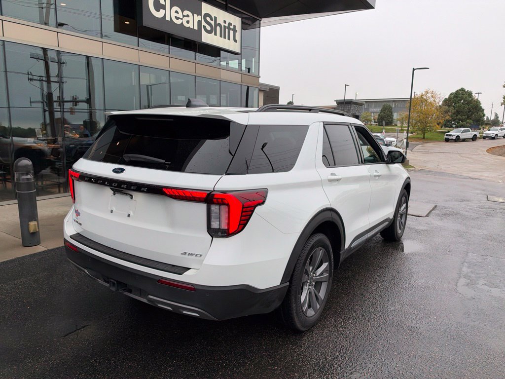 Used 2025 Ford Explorer Active w/ Active Comfort Package AWD/4WD image 4