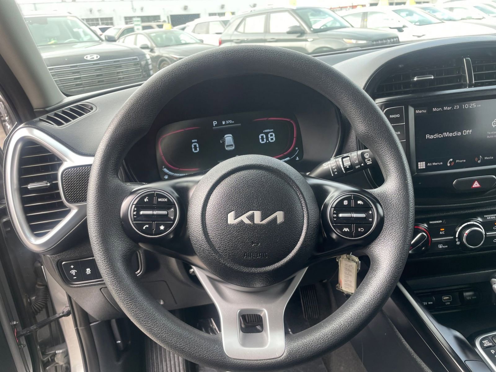 Used 2025 Kia Soul LX w/ LX Technology Package FWD image 28