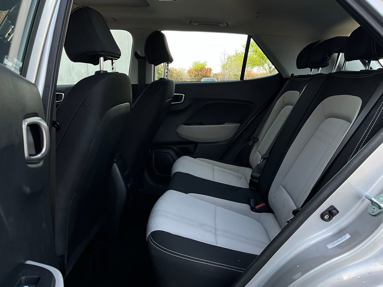 Used 2025 Hyundai Venue SEL image 11