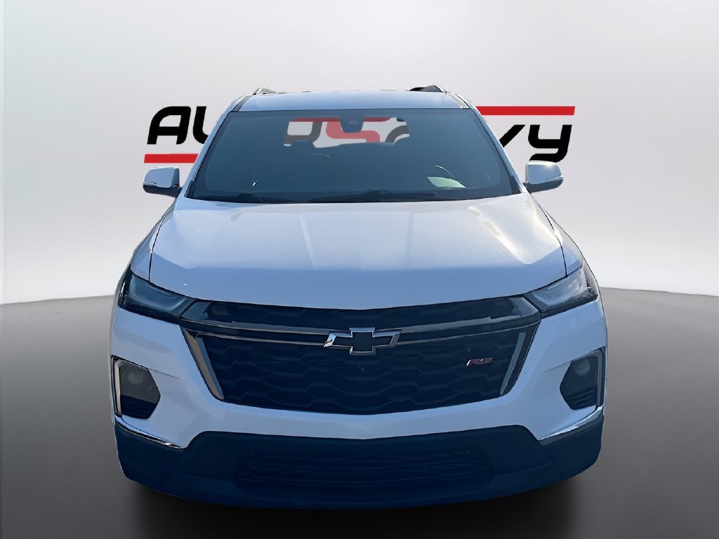Used 2023 Chevrolet Traverse RS w/ LPO, Cargo Package FWD image 2
