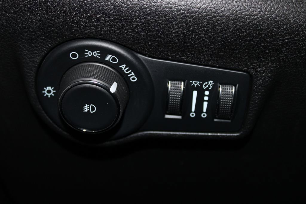 Used 2024 Jeep Compass Latitude image 45