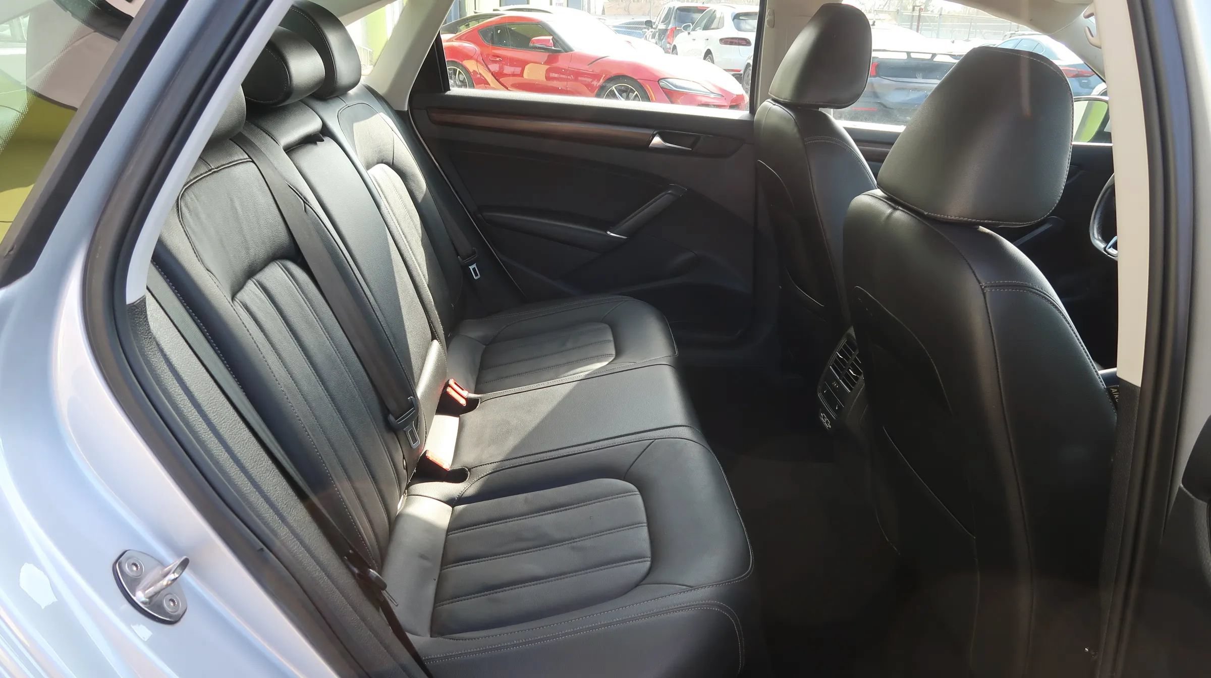 Used 2020 Volkswagen Passat 2.0T SEL FWD image 23