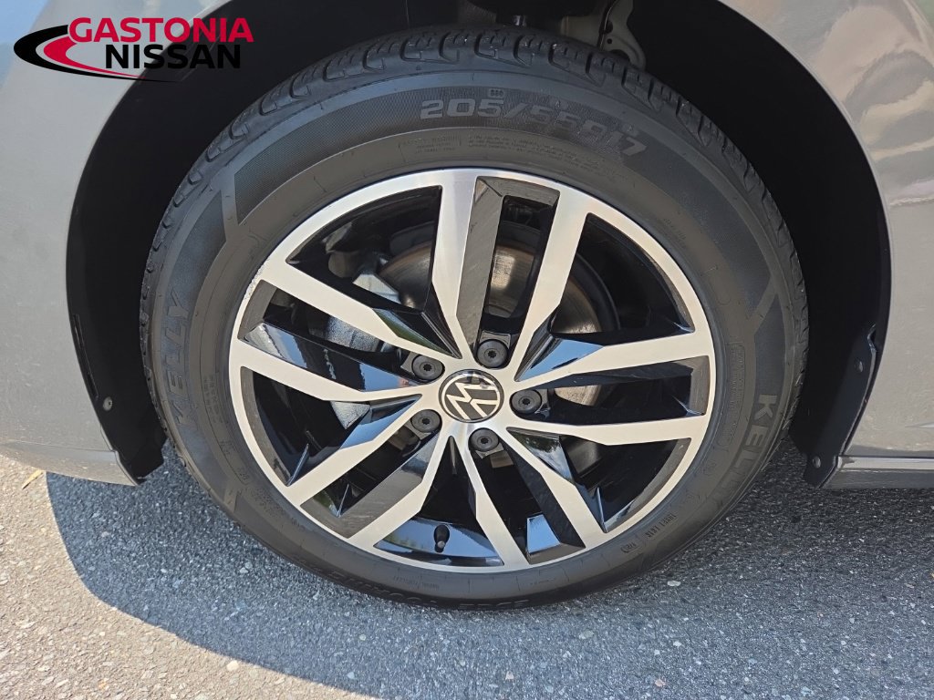 Used 2025 Volkswagen Jetta SE FWD image 15