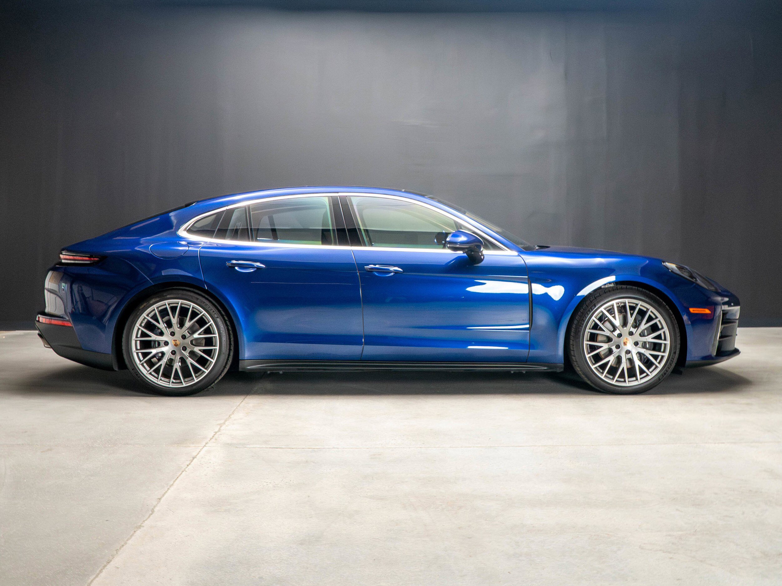 Certified 2024 Porsche Panamera 4 AWD/4WD image 8