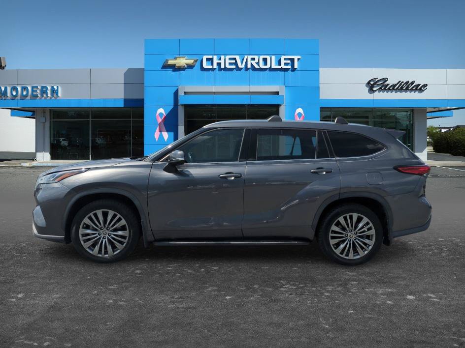 Used 2021 Toyota Highlander Platinum FWD image 2