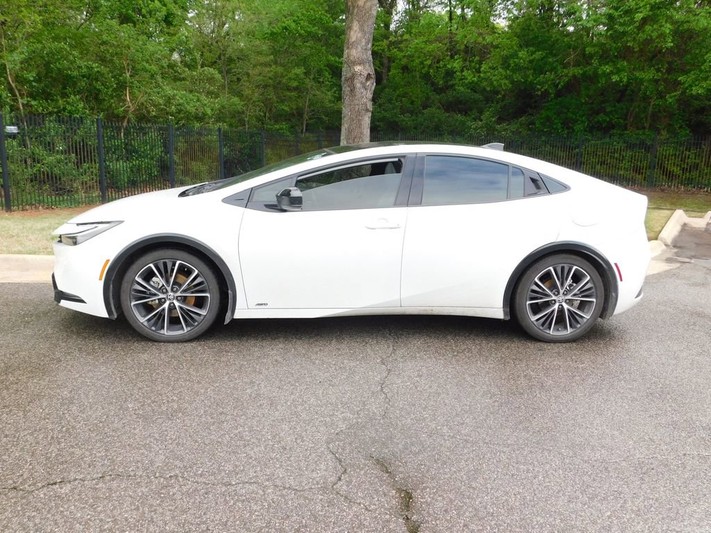 Used 2024 Toyota Prius XLE AWD/4WD image 2