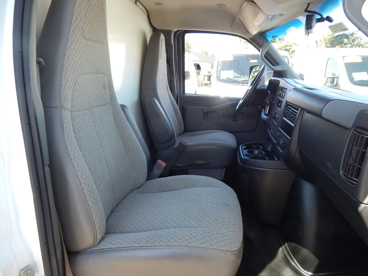 Used 2019 Chevrolet Express 4500 w/ Power Convenience Package RWD image 19