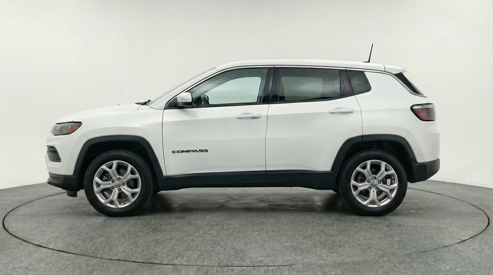 Used 2025 Jeep Compass Latitude AWD/4WD image 5