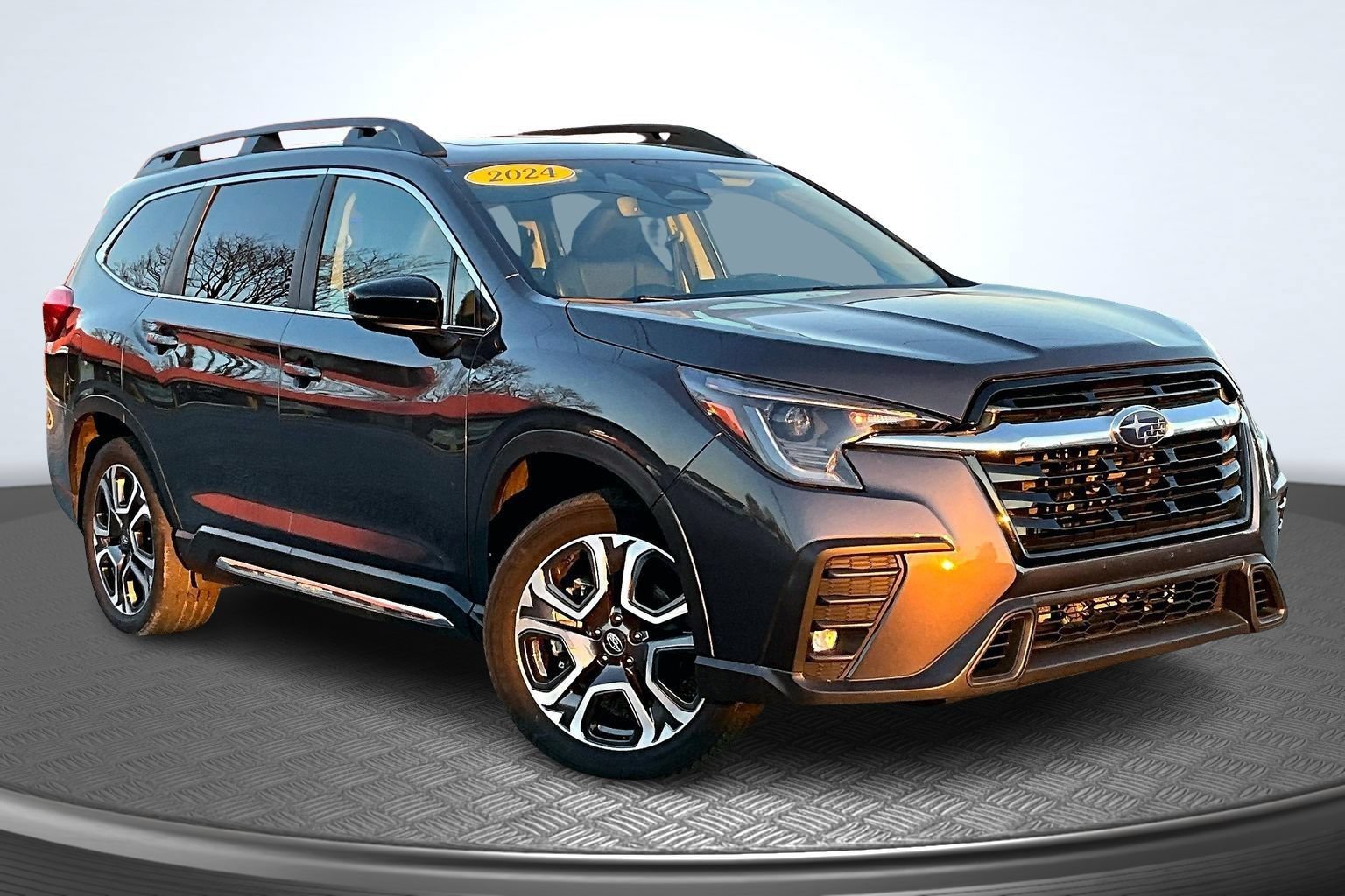 Used 2024 Subaru Ascent Limited w/ Technology Package AWD/4WD image 3