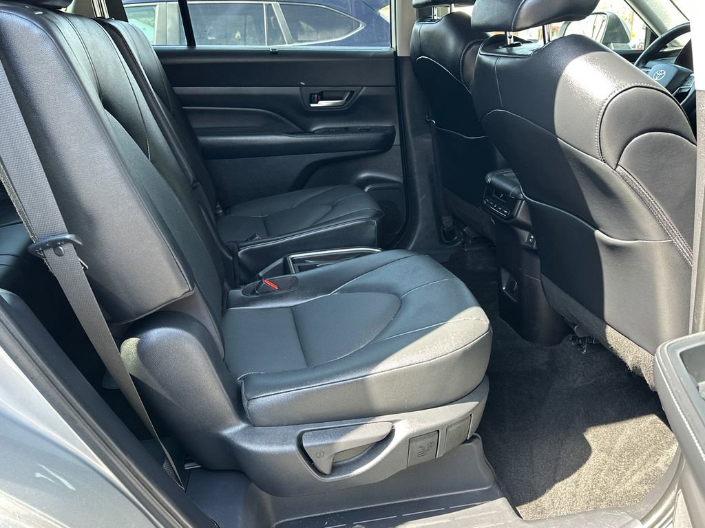 Used 2025 Toyota Grand Highlander XLE image 14
