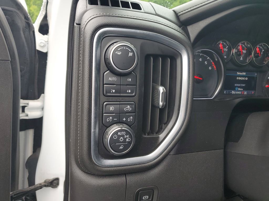 Used 2019 Chevrolet Silverado 1500 LTZ AWD/4WD image 17