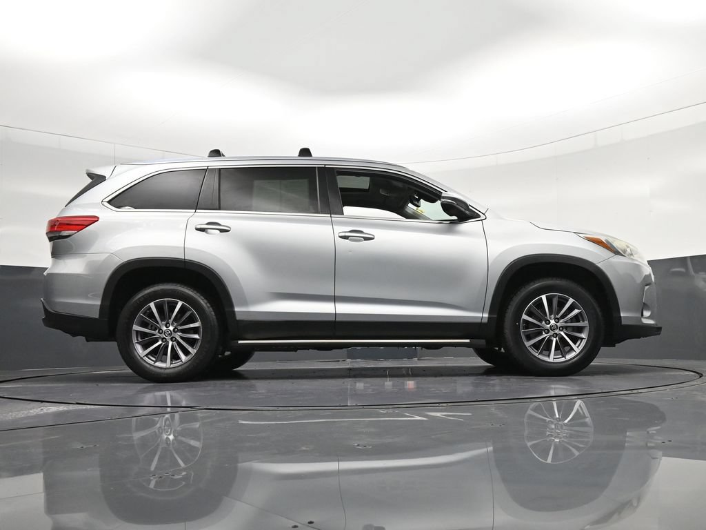 Used 2019 Toyota Highlander XLE FWD image 28