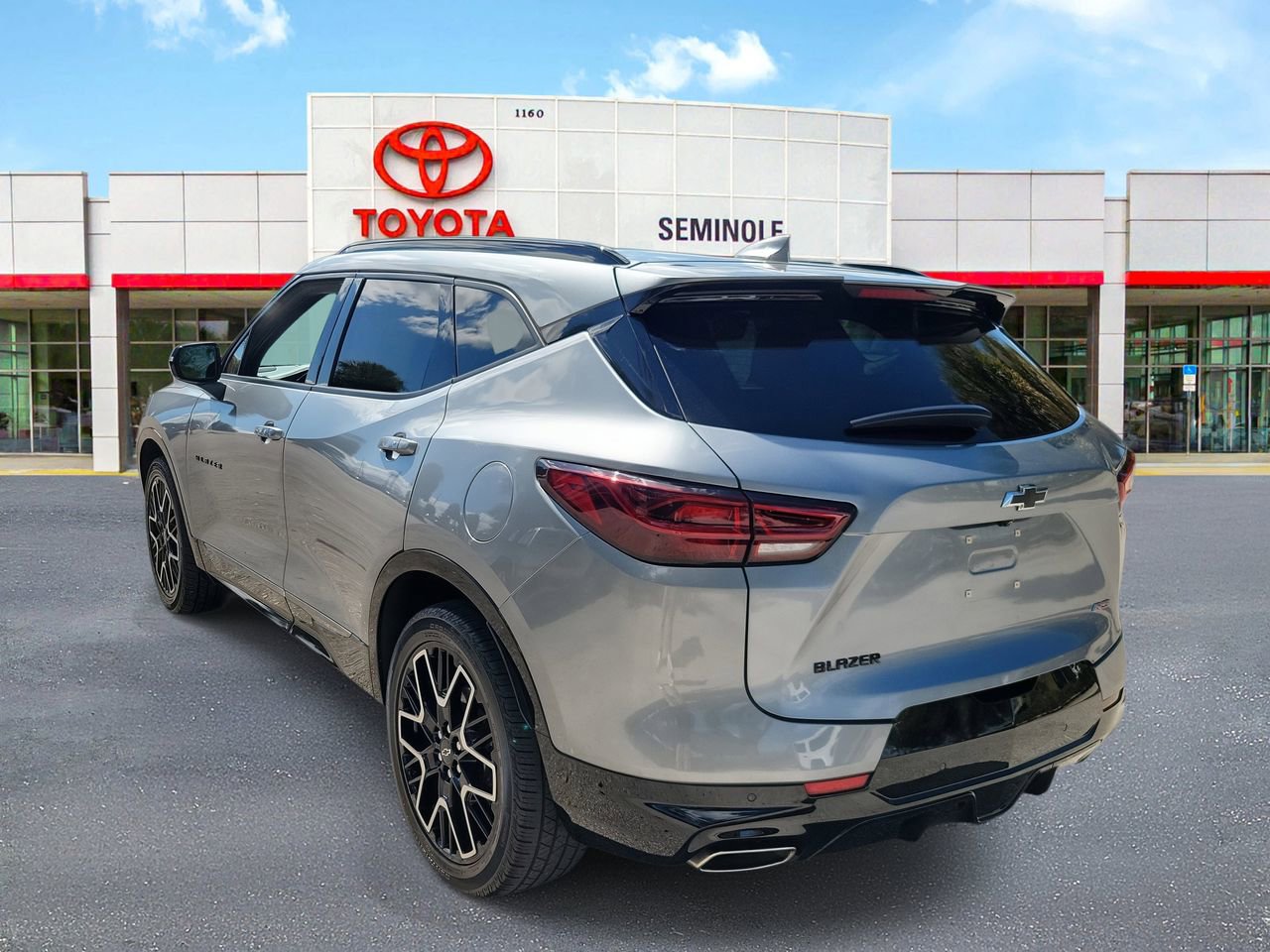 Used 2023 Chevrolet Blazer RS w/ Enhanced Convenience Package image 4