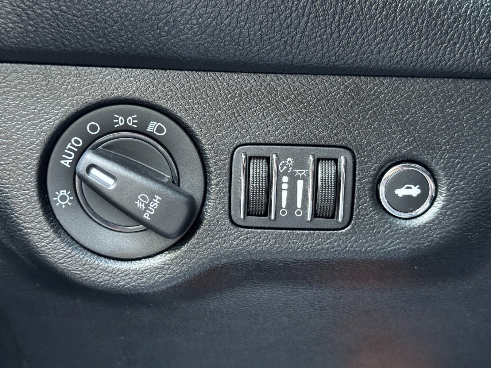 Used 2018 Dodge Challenger SXT w/ Blacktop Package image 17