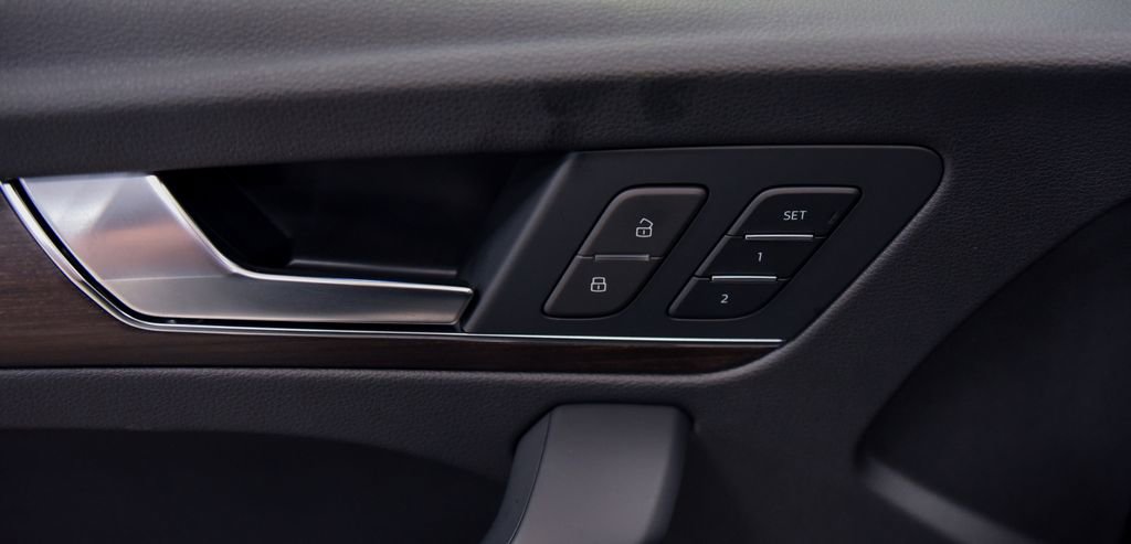 Used 2023 Audi Q5 2.0T Premium w/ Convenience Package image 17