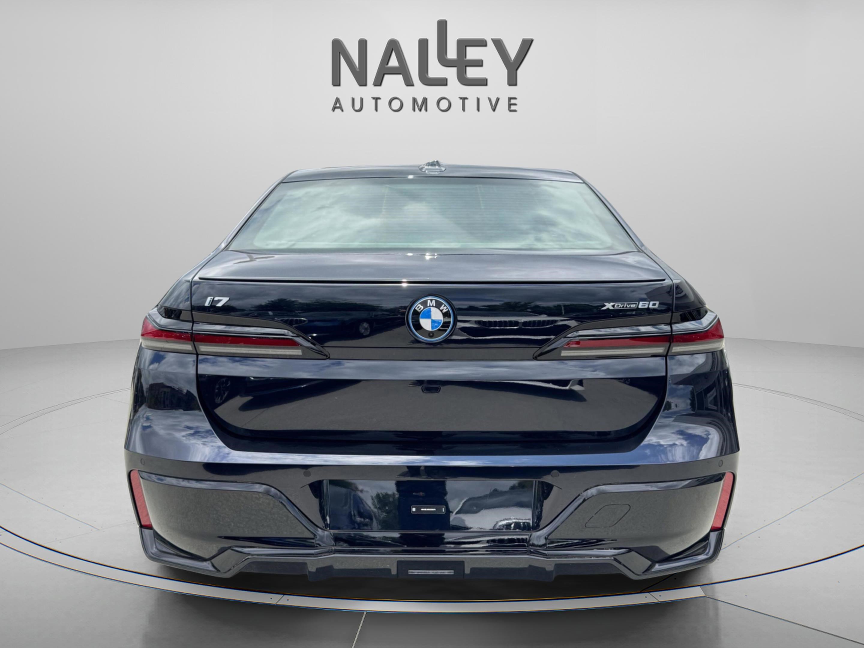 Used 2025 BMW i7 xDrive60 w/ Premium Package image 4