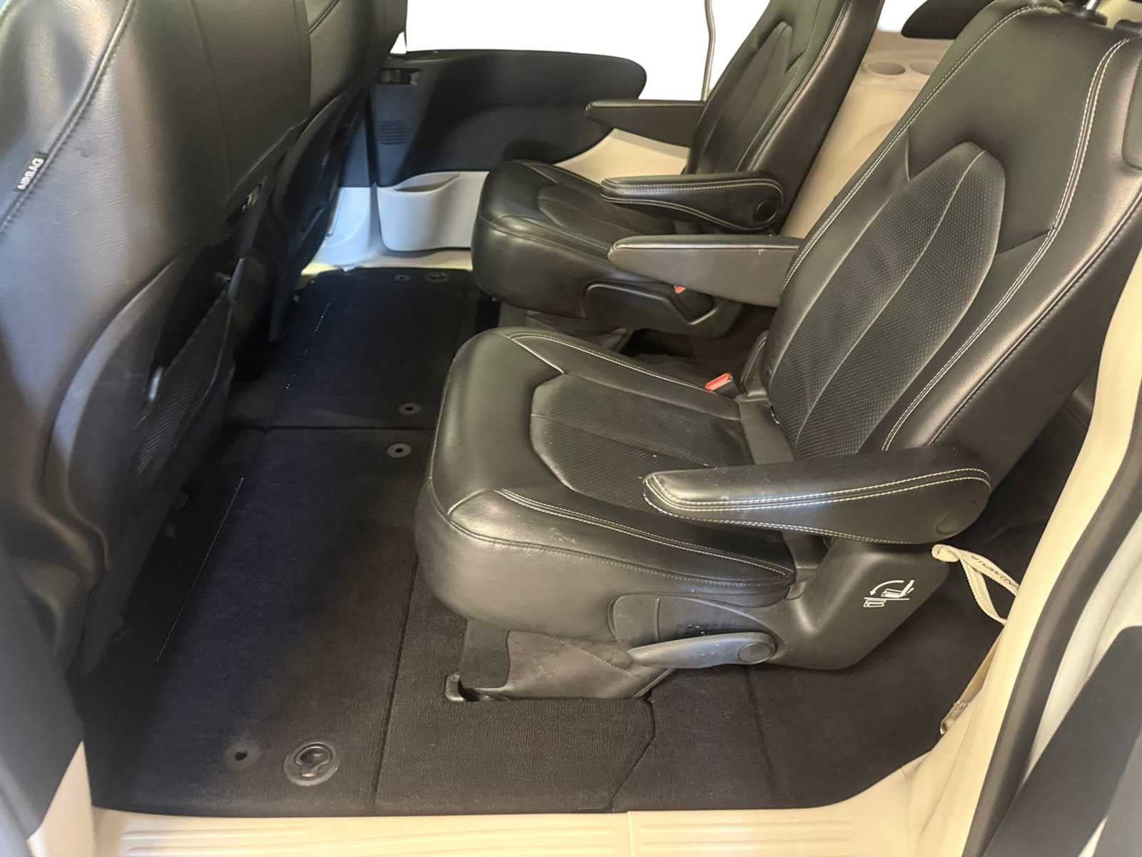 Used 2022 Chrysler Pacifica Touring-L FWD image 22