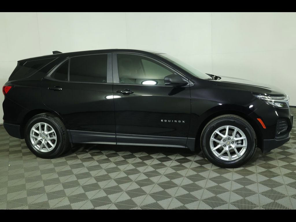 Used 2024 Chevrolet Equinox LS w/ Driver Confidence II Package image 2