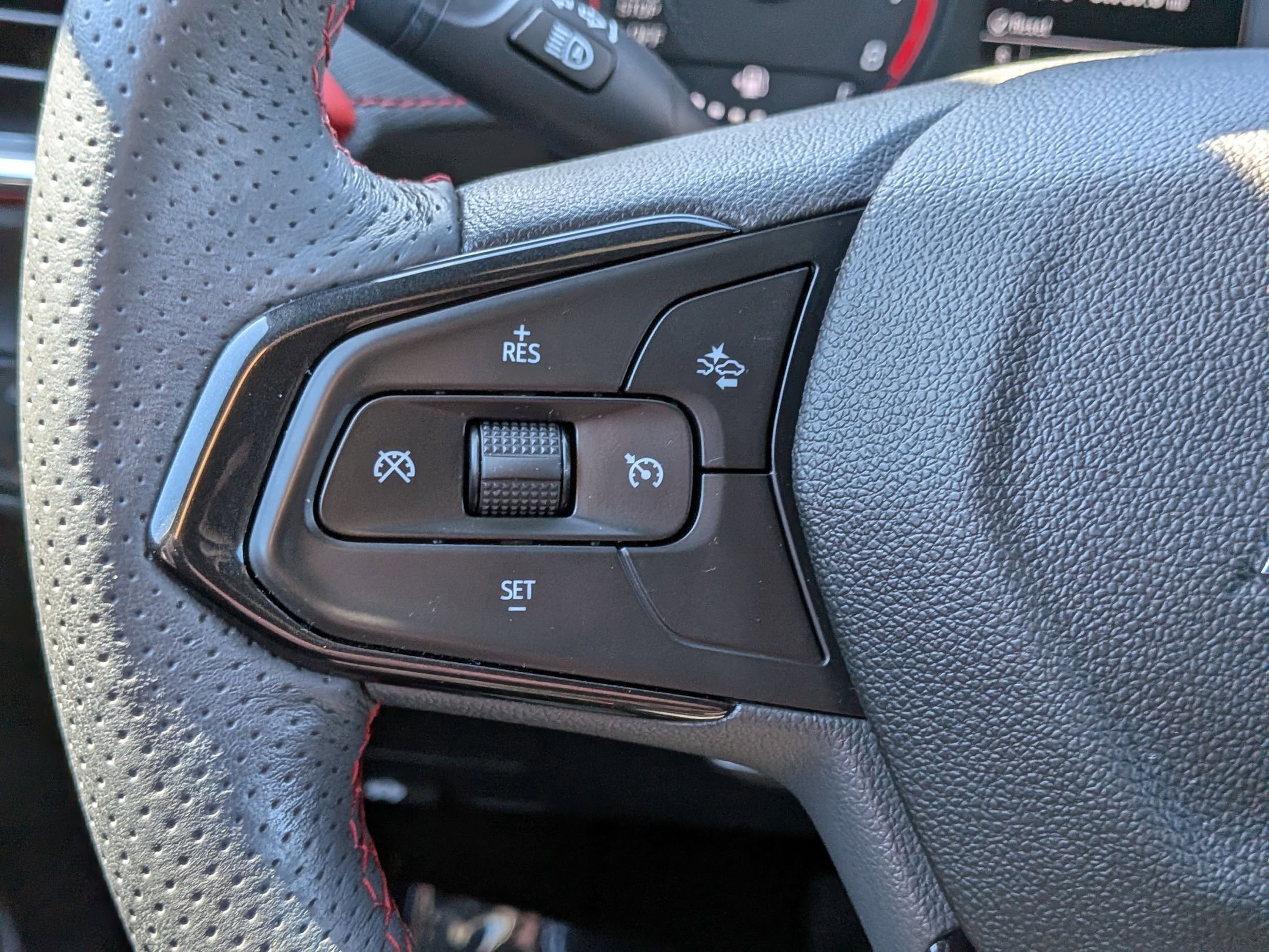Used 2021 Chevrolet TrailBlazer RS w/ Convenience Package FWD image 14