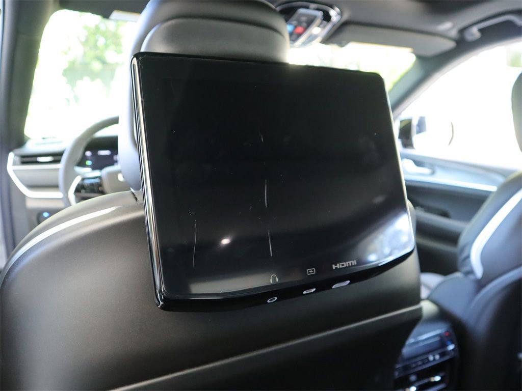 Used 2023 Jeep Grand Cherokee Overland w/ Luxury Tech Group IV image 26