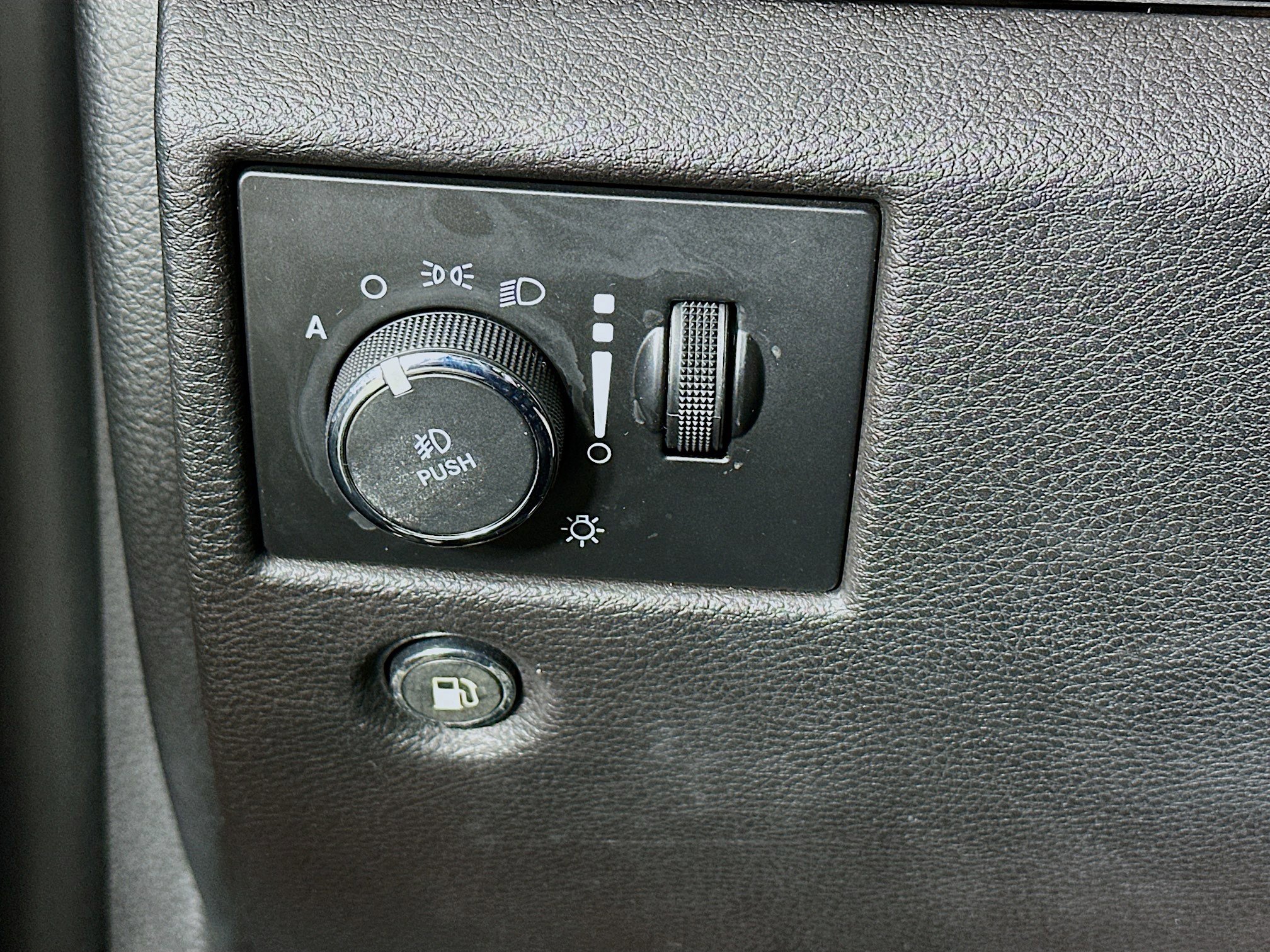 Used 2019 Jeep Grand Cherokee Overland image 17